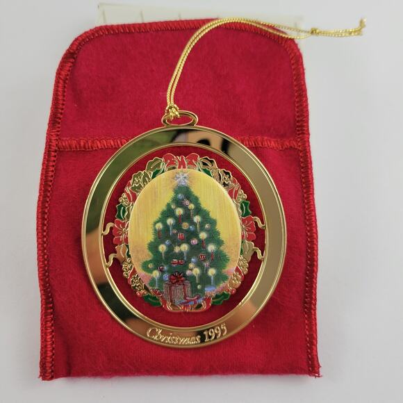 Vintage Avon Christmas Tree Commerative Ornament 1995 - Picture 1 of 3